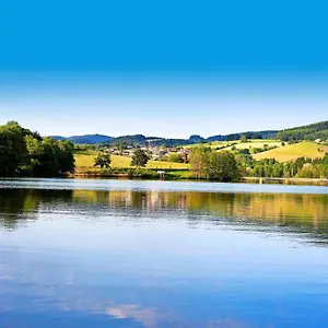 https://camping-le-lac-des-sapins.hotels-rhonealpes.com